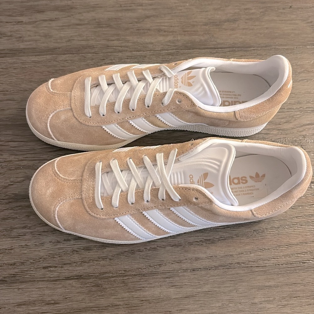 NEW [Adidas] Gazelle Suede Sneakers Shoes Beige/White Men’s 7.5 / Women’s 8.5 - Picture 6 of 13